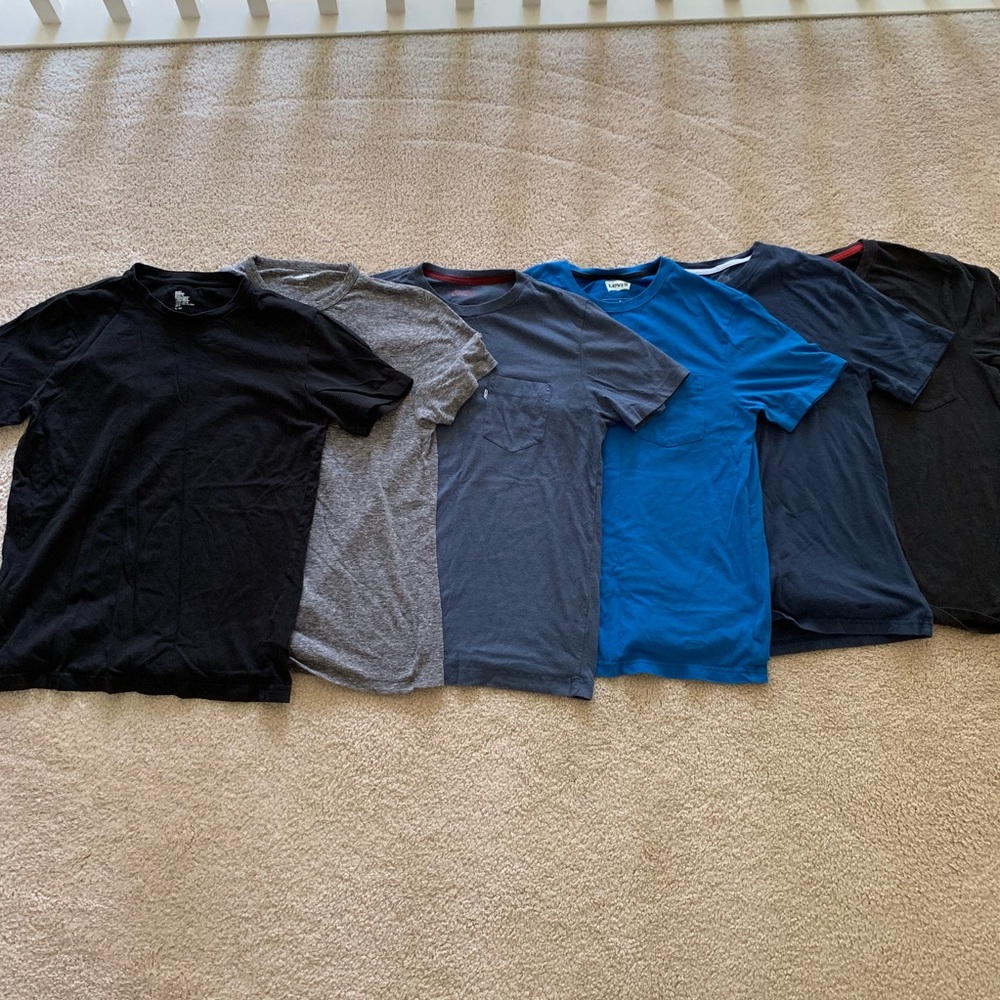 Levi's and other T-shirt bundle (6), size S